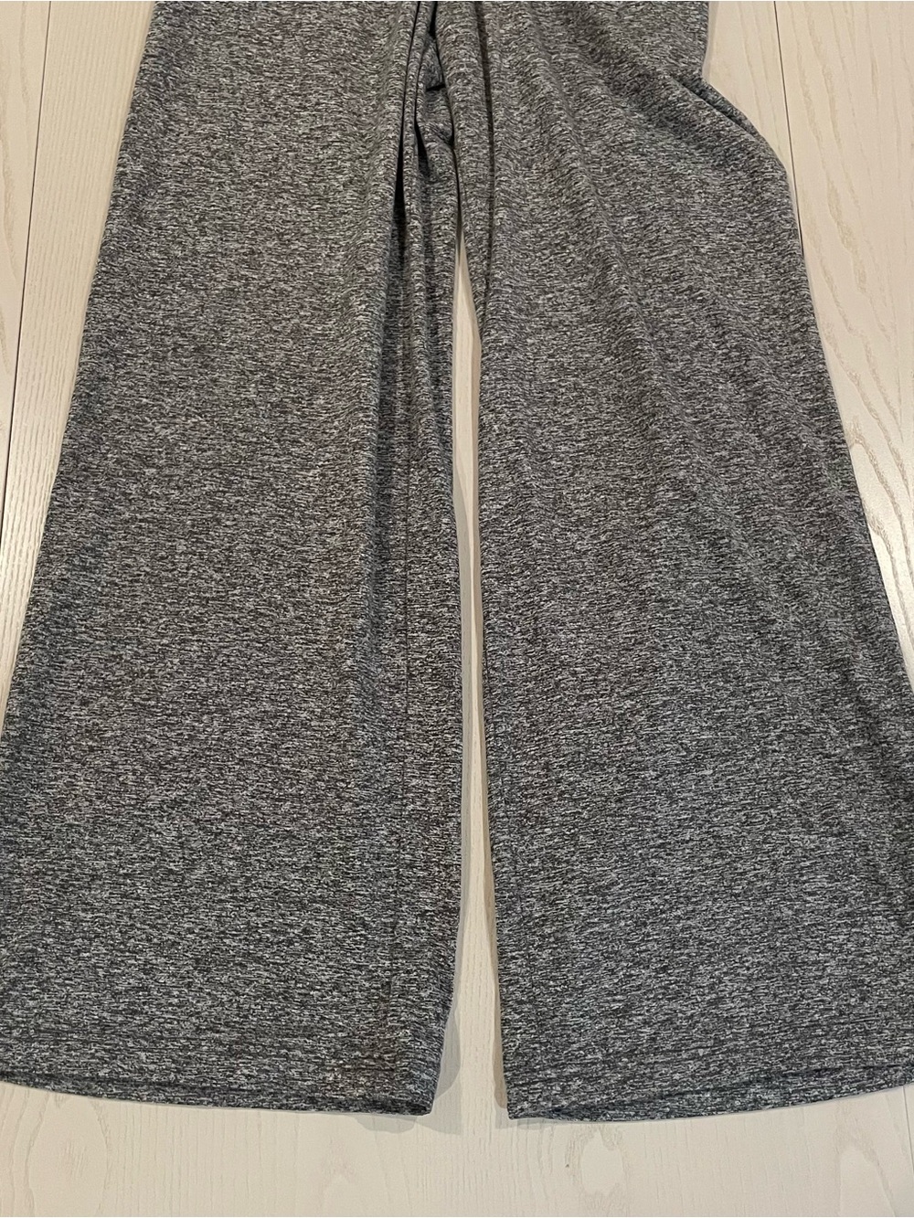 Vuori Halo Essential Wide Leg Pant in Heather Gray - Large - Picture 3 of 7